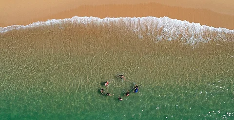 Playas michoacanas, limpias y aptas para vacacionar: Bedolla