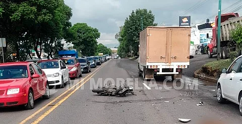 Pareja en moto queda lesionada tras accidente en la Madero Poniente, en Morelia
