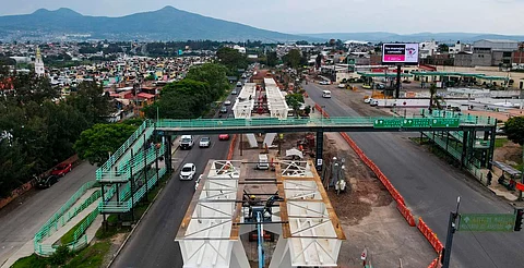 Cierres viales en zona Mercado de Abastos; colocarán puente peatonal provisional