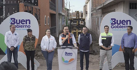 Carlos Soto dio Inicio a la pavimentación de la calle Higos en El Vergel