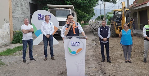 Carlos Soto da banderazo de inicio a obra de pavimentación en calle Galicia de Zamora