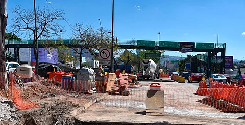 Puente peatonal del mercado de abastos será reubicado en salida a Quiroga