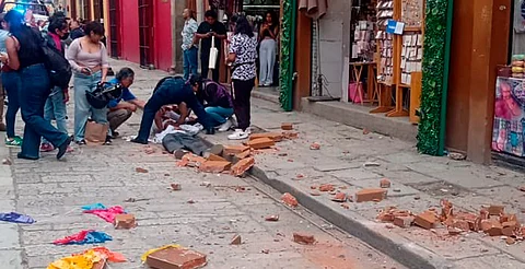 Derrumbe de techo por sismo en Oaxaca dejó un joven herido