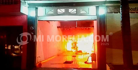 Criminales queman casa de presidenta municipal de Queréndaro y vandalizan vivienda del sindico