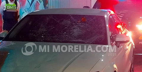 Conductor de Audi atropella a dos adultos y huye del lugar, en Morelia