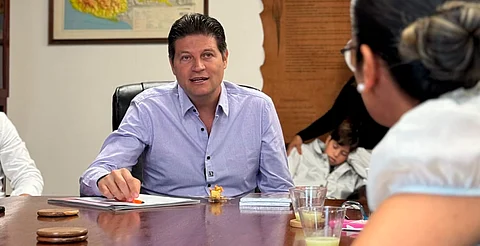 Alfonso Martínez dialoga y construye con jóvenes migrantes en EU