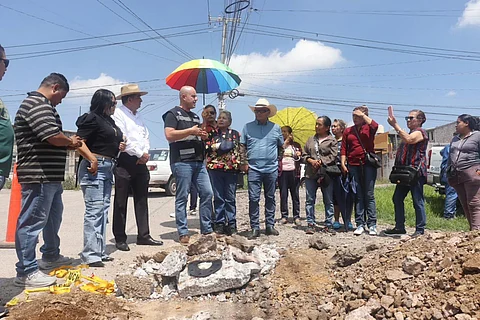 Adolfo Torres atiende solicitud de habitantes de La Aldea para mejora del servicio de agua potable