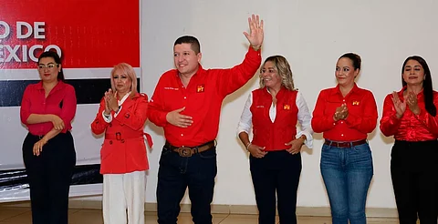 Participa Vicente Gómez Núñez en seminario político
