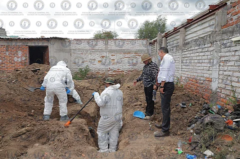 Identifican 15 cuerpos de 32 hallados en fosa clandestina de Irapuato, Guanajuato