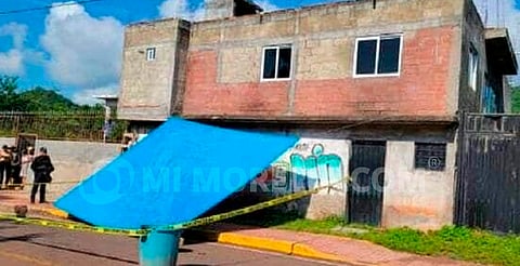 Michoacán: lo hallan muerto afuera de su casa por la mañana; solía dormir en la azotea