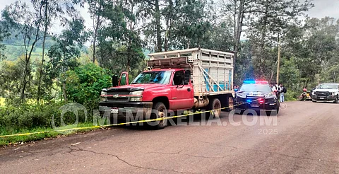 Hallan asesinado a tiros a conductor de camioneta, en Morelia