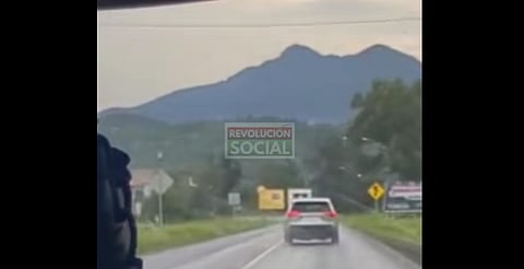 Alertan de camioneta dedicada a asaltar automovilistas sobre la Morelia–Quiroga