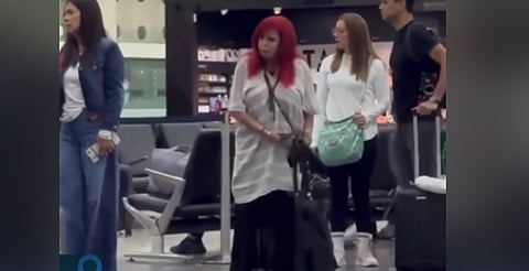 Captan a Layda Sansores presuntamente rumbo a Ámsterdam para vacacionar