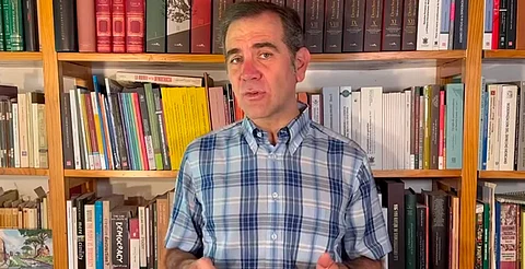 Corte ordena reeditar libros de texto por mención a Lorenzo Córdova
