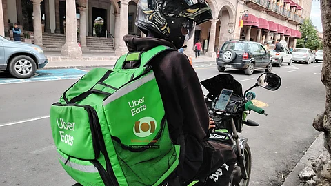 Sin seguridad social, trabajadores de plataformas digitales en Michoacán