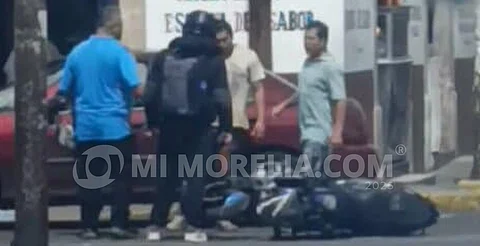VIDEO: chocan y luego intentan agarrarse a golpes, en Morelia
