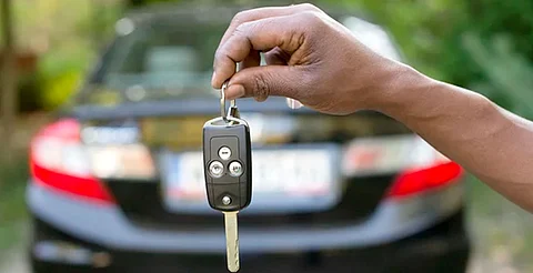 Rumores en redes sociales aseguran que desde el 10 de agosto será ilegal prestar tu auto; autoridades lo desmienten