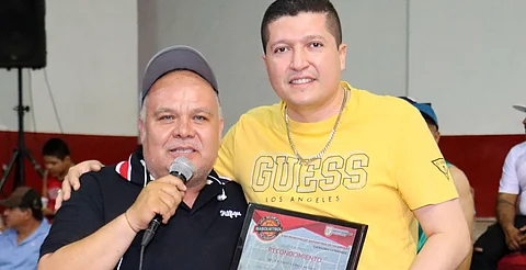 Vicente Gómez respalda el deporte en el Distrito XIX