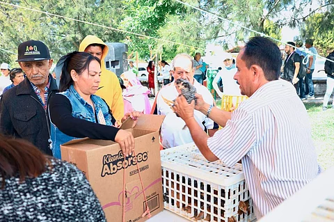 Gobierno de Michoacán entrega 15 mil aves y paquetes de hortalizas a seis municipios