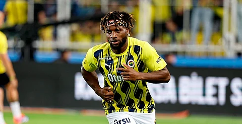 ¡En camino! Allan Saint-Maximin ya estaría viajando a México para firmar con el América