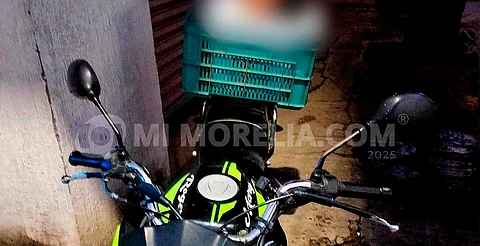 Dejan cabeza humana sobre moto en colonia de Apatzingán