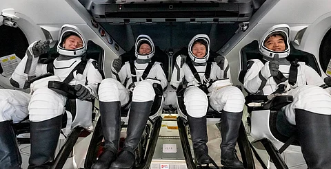 Astronautas de Crew-10 regresan tras 148 días en el espacio por fallas en su cápsula