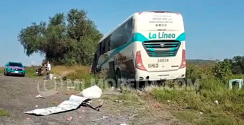 Choque de camioneta contra autobús deja tres lesionados, en tramo Morelia-Charo