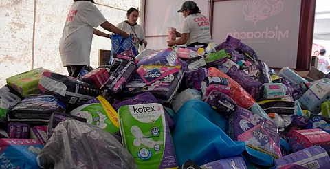 Recaudados, más de 2 millones de productos menstruales en canje para concierto de Carín León