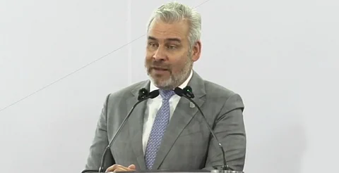 Plantea gobernador posibilidad de dar informe de gobierno en otros municipios