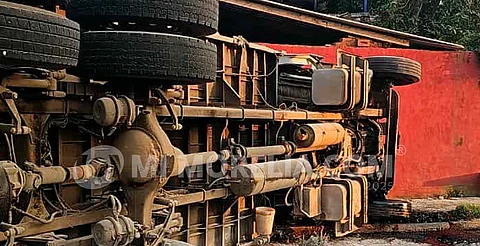 Tráiler se estrella contra domicilio en Ixtaro, Michoacán; mueren dos