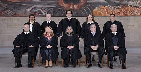 SCJN aprueba aumento de 12.7% y mantiene sueldos por encima del tope