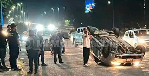 Automóvil vuelca cerca de la TAM; no se reportan heridos