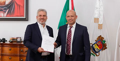 Bedolla entrega nombramiento a nuevo Coordinador de Gabinete