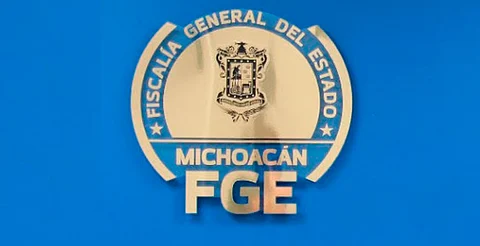 Prenden fuego a acceso de escuela de natación en Uruapan; FGE ya investiga