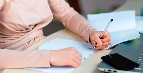Los zurdos tienen mayor conectividad cerebral y creatividad comprobada