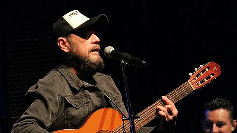 Guitarra, nostalgia y trova: Nicho Hinojosa cantará en Morelia este octubre