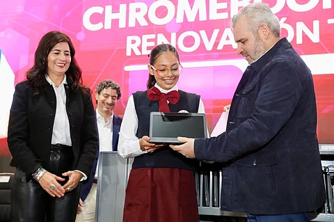 Michoacán lidera en reducción de rezago educativo nacional: Bedolla