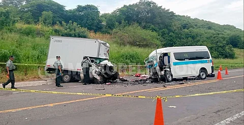 Suman 5 muertos en accidente en la autopista Siglo XXI