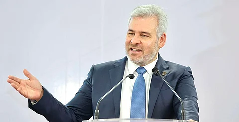 Michoacán es el estado que más disminuyó el rezago educativo: Bedolla