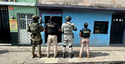 Aseguran más de mil 900 dosis de drogas tras cateos en Morelia; hay una pareja detenida