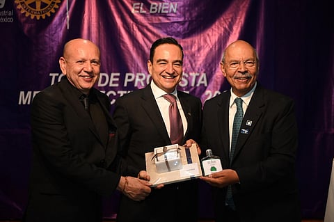 Club Rotario Zamora Industrial entrega la Presea Paul Percy Harris al Presidente Carlos Soto