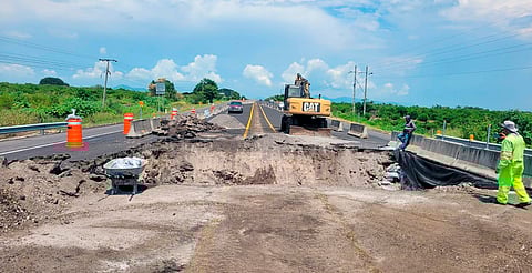 Demuelen losa dañada en la Morelia–Tepalcatepec; circulación parcial para vehículos
