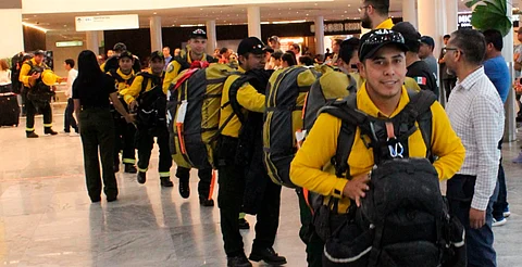 ¡Bienvenidos, héroes! Regresan brigadistas mexicanos tras combatir incendios en Canadá