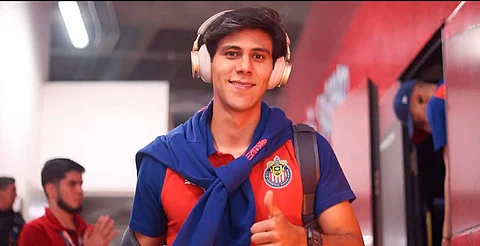 ¡Oficial! Pumas presenta a "JJ" Macías como refuerzo para el Apertura 2025