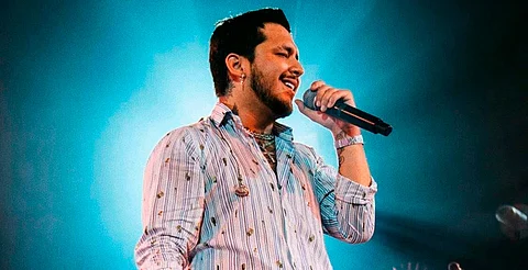 Christian Nodal estaría enfrentando crisis financiera