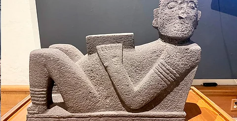 Exhiben en Clavijero el Chac Mool hallado en Pátzcuaro
