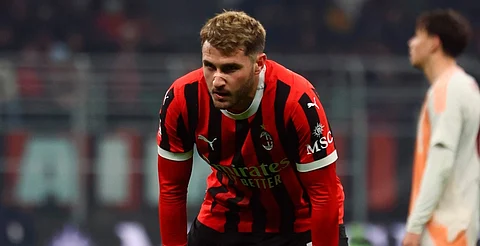 Santiago Giménez, en la cuerda floja: Milan ya le busca salida