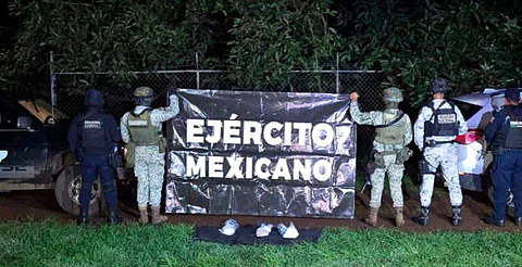 Aseguran en Uruapan dos vehículos robados y 2.6 kilos de droga