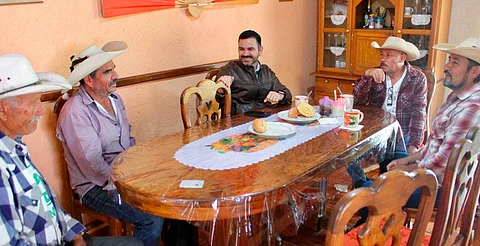 Yankel Benítez consolida diálogo con autoridades de Chiquimitío