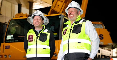 Avanza distribuidor Eréndira; supervisa Bedolla colocación de última trabe en puente sur